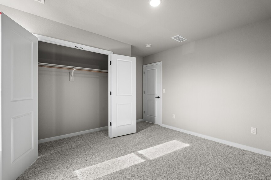 Building Photo - 6395 Laud Pt