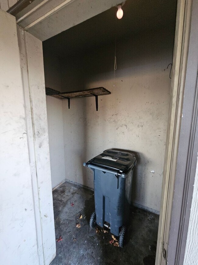 Building Photo - 592