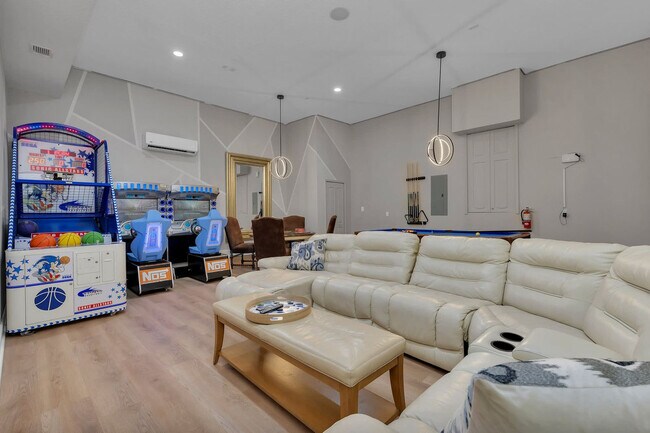 Building Photo - 7841 Palmilla Ct