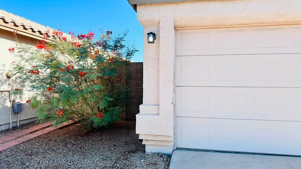 Building Photo - 4826 W Ponderosa Ln