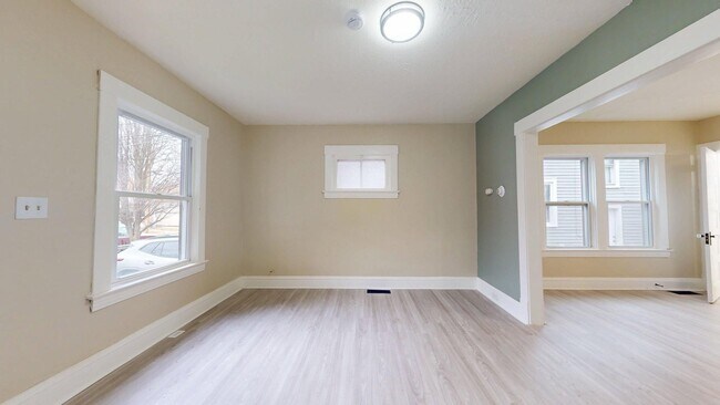 Building Photo - 3865 W 16th St