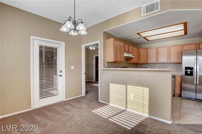Building Photo - 2 Bedroom Condo