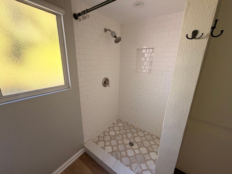 Building Photo - 5840 Allott Ave