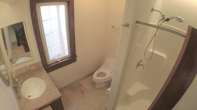 Building Photo - R00164