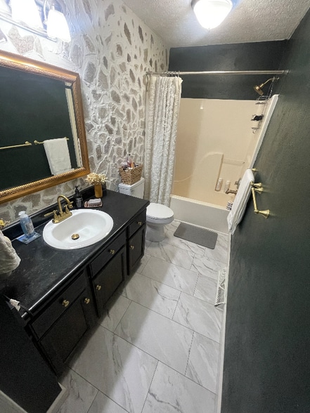 Building Photo - 2271 Sunburst Rd