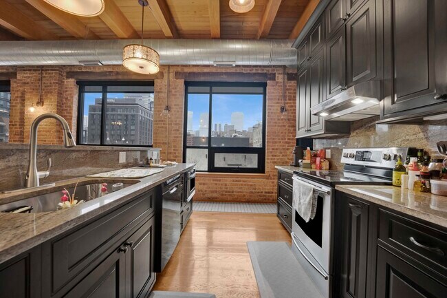 Building Photo - 935 W Randolph St