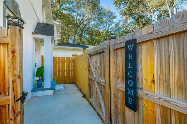 Building Photo - 103 S Germantown Rd