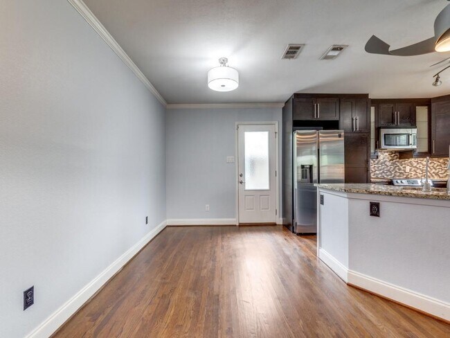 Building Photo - 9520 Ash Creek Dr