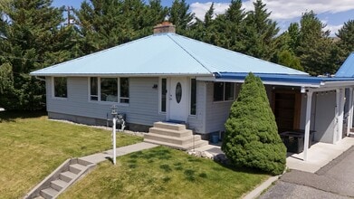 Building Photo - 800 10th St NE