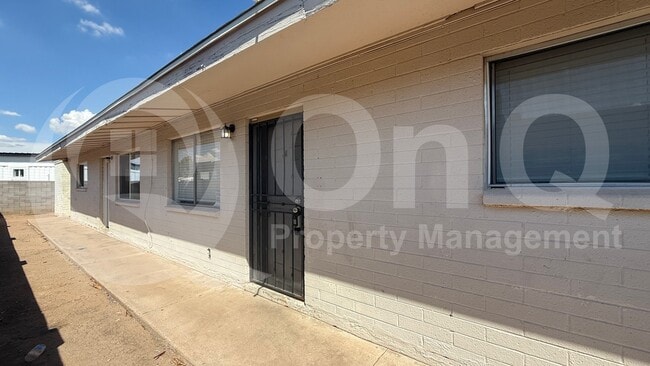 Primary Photo - 132 E Ingram St