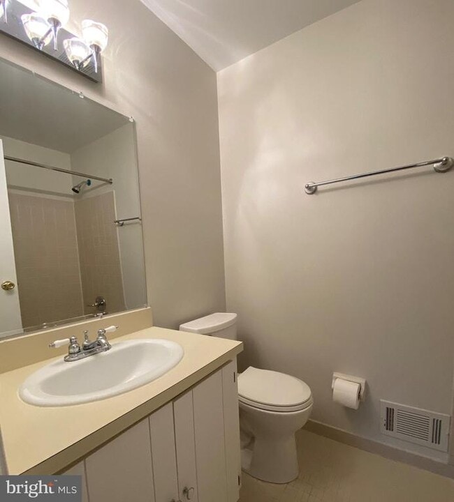Building Photo - 4001 Brandywine Ct