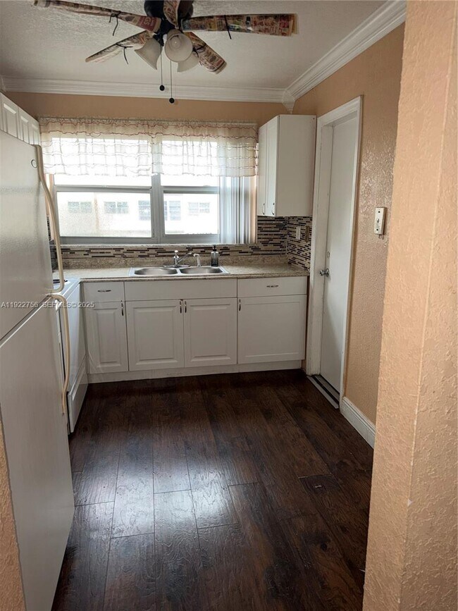 Building Photo - 4042 NW 19th St