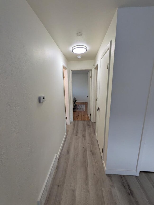 Building Photo - 425 Manhattan Dr