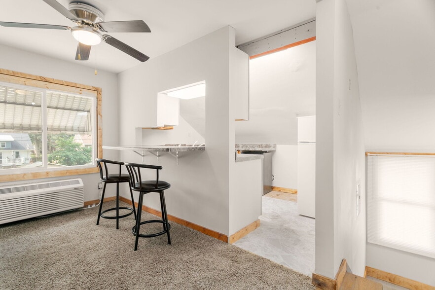 Building Photo - 552 1st Ct