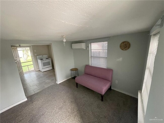 Building Photo - 14 E St