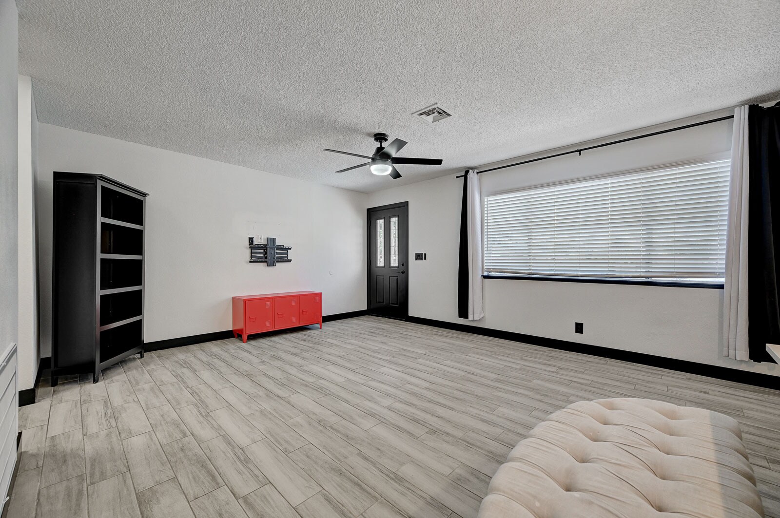 Building Photo - 573 Greenbriar Townhouse Way