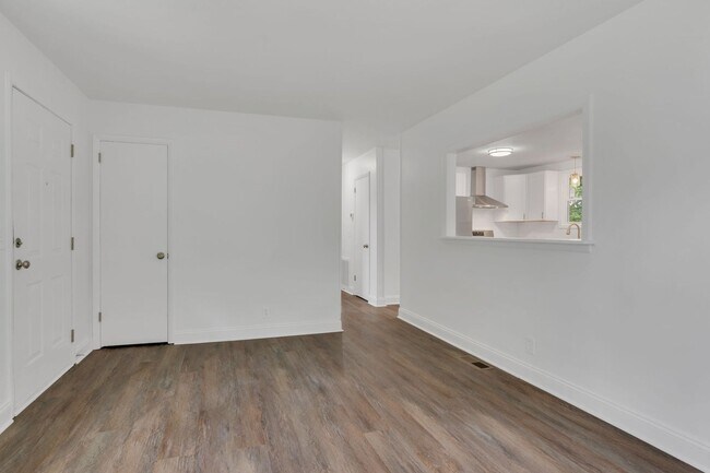 Building Photo - Incredible Fully-Updated 3 Bedroom Home wi...