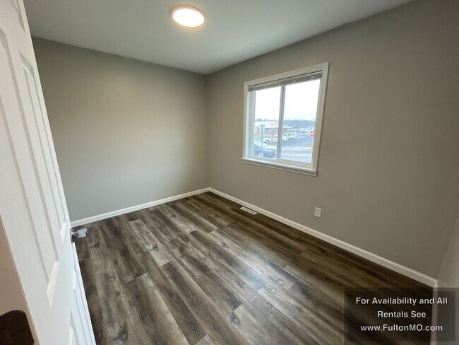 Building Photo - 300 Market St