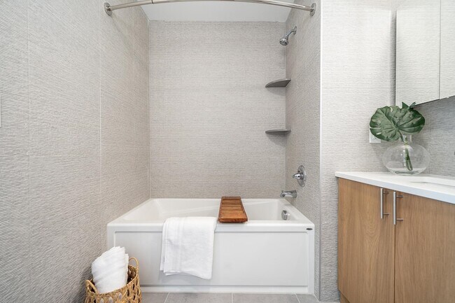 Building Photo - 1410 Palisade Ave