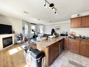 Building Photo - 916 Dorchester Ave