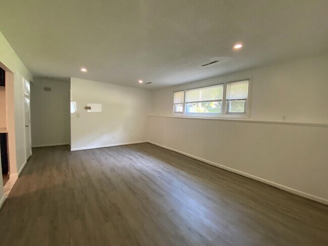 Building Photo - 128 Cheryl Ln