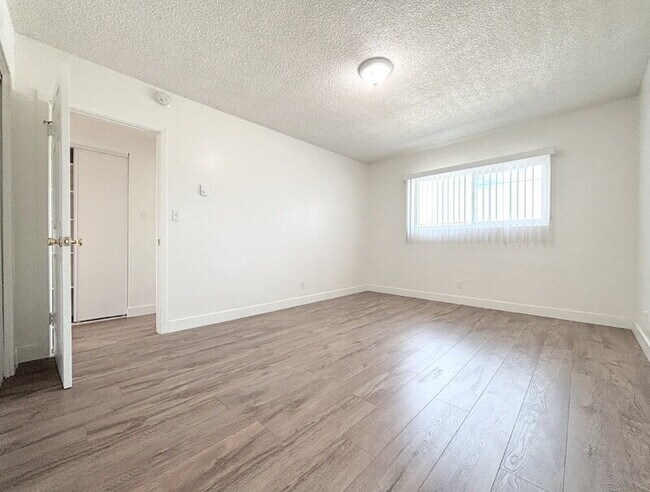 Building Photo - 820 Oakwood St