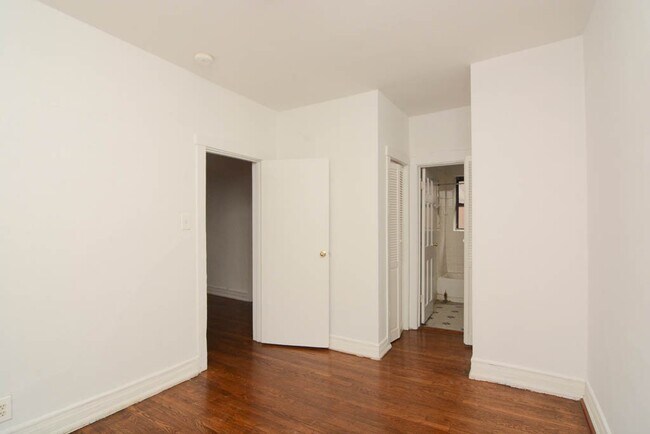 Building Photo - 931 W Sunnyside Ave
