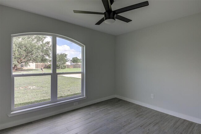 Building Photo - 111 Jane Ellen Cove