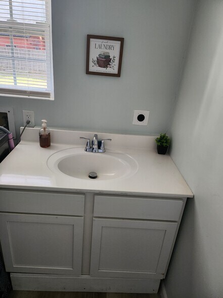 Building Photo - 118 E Volusia Ave