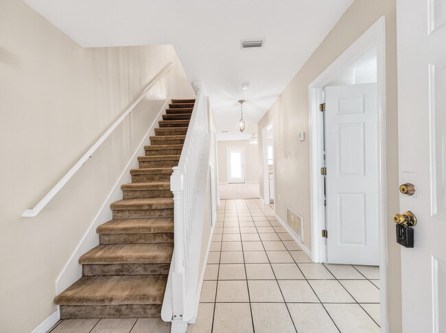 Building Photo - 977 Scenic Oak Ln