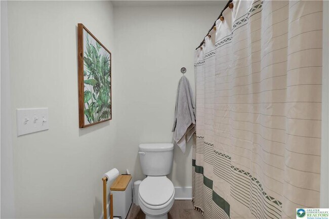 Building Photo - 221 Craig Ave