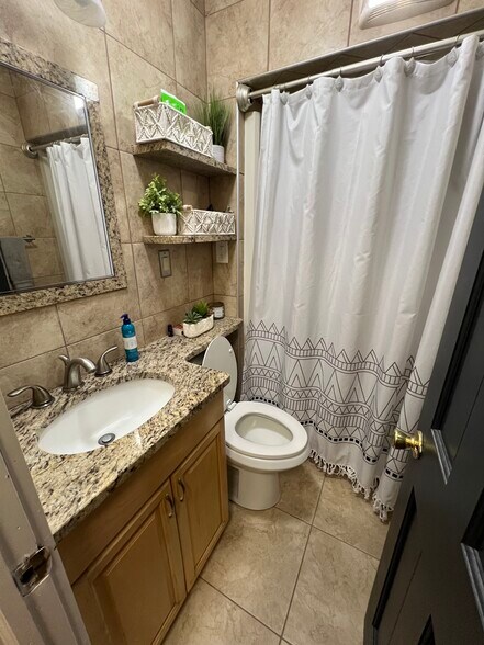 Bathroom - 14809 Leonard Ave