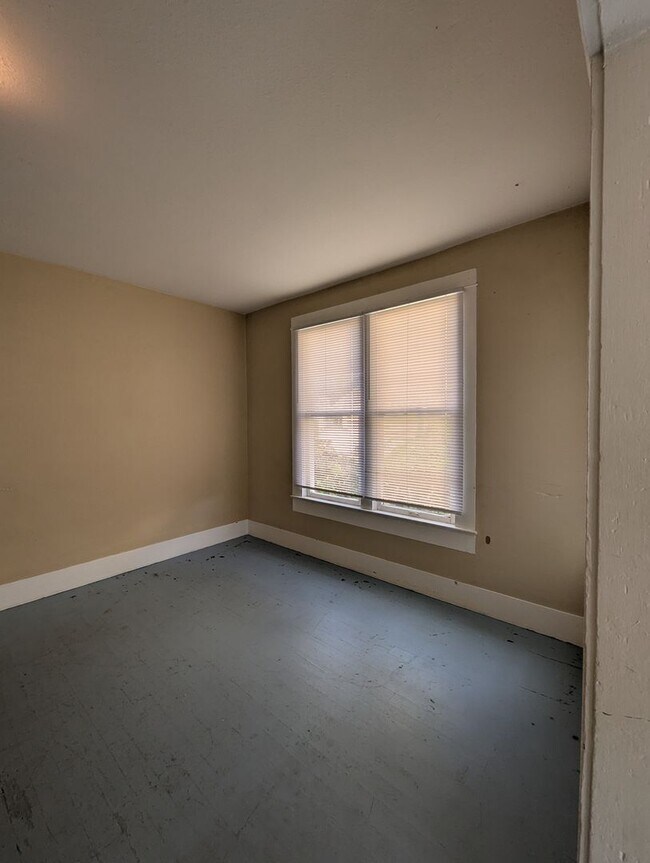 Building Photo - $1,000 Grocery Store Gift Card! 4 Bedroom,...