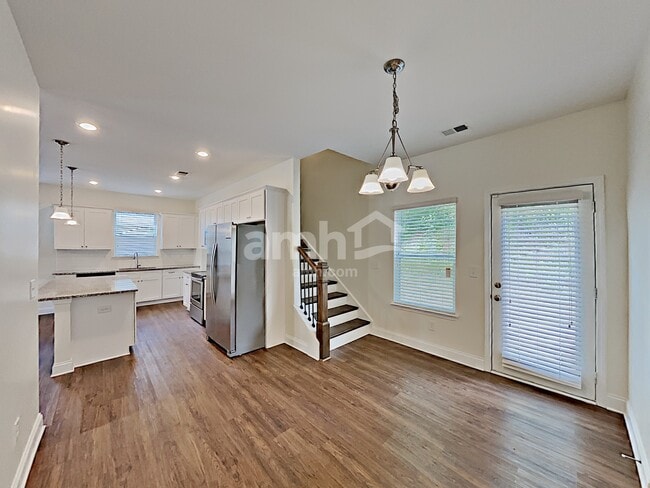 Building Photo - 104 Cobblestone Dr