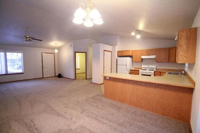 Building Photo - Charming Rancher for Rent in Sunshine Meadows
