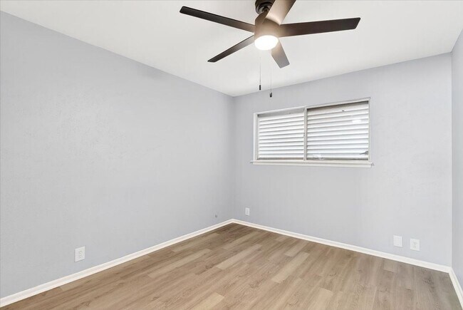 Building Photo - 6118 Hidden Cove