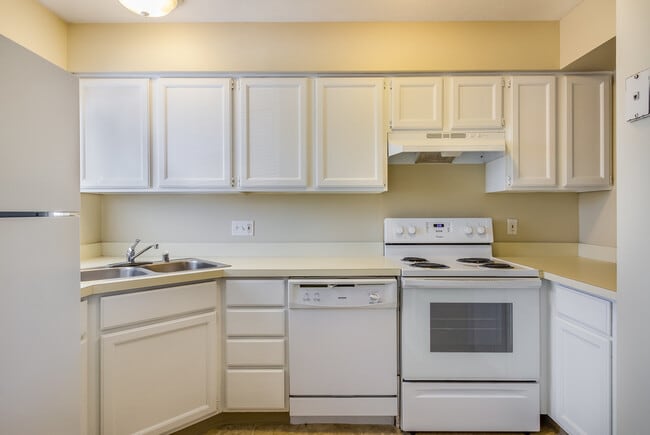 Building Photo - 2196 Regency Dr