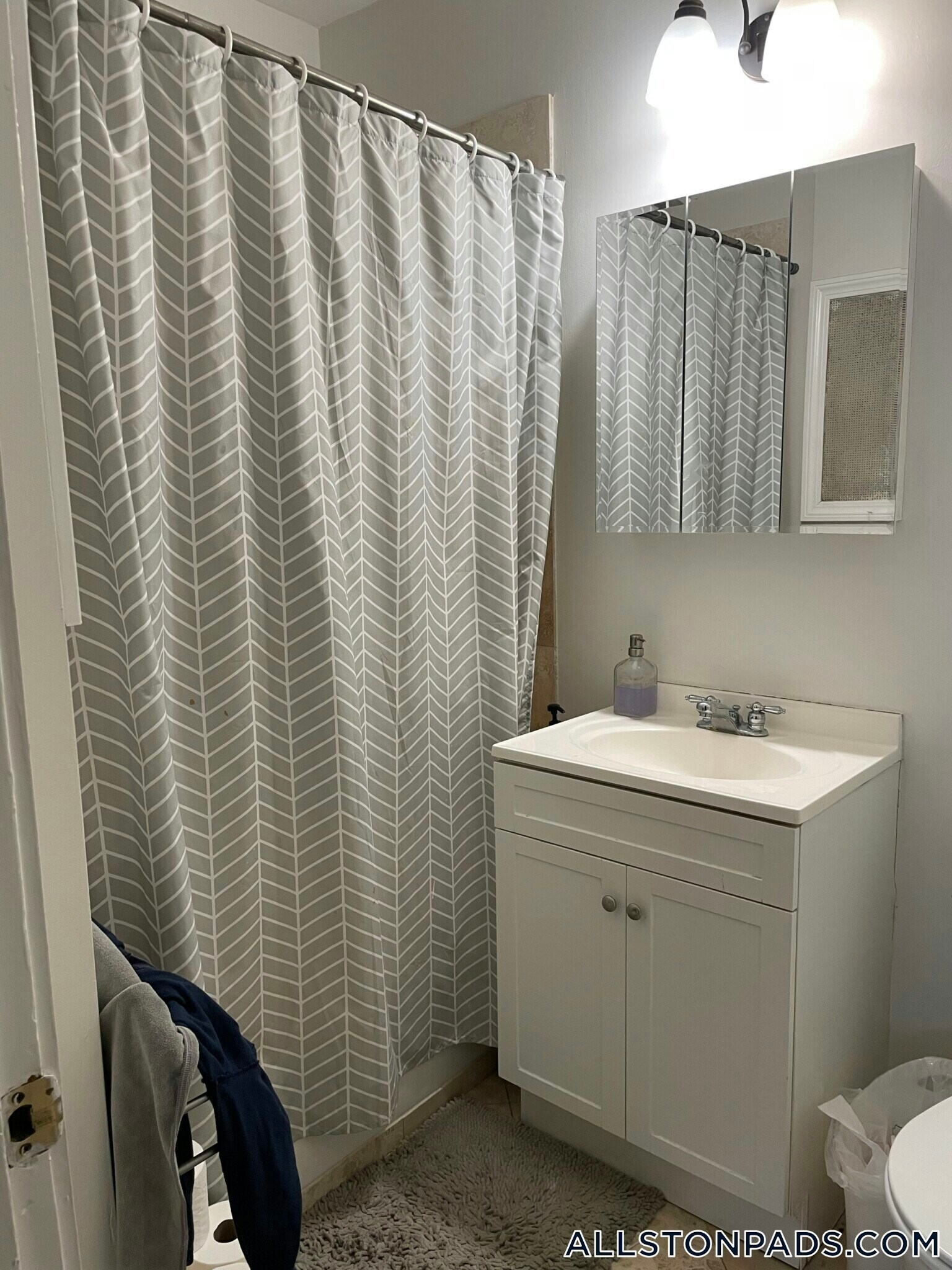 Building Photo - 33 Highgate St