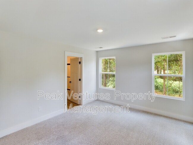Building Photo - 113 Norbert Ln