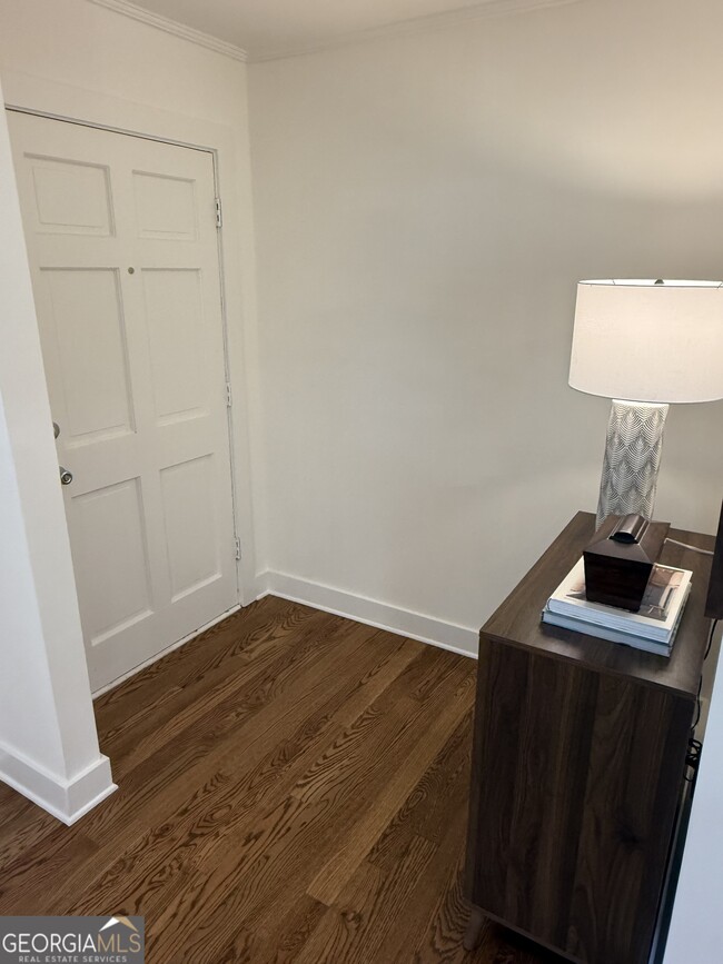 Building Photo - 185 Landor Dr