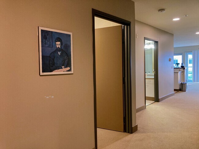 Spacious entryway - 2440 Western Ave