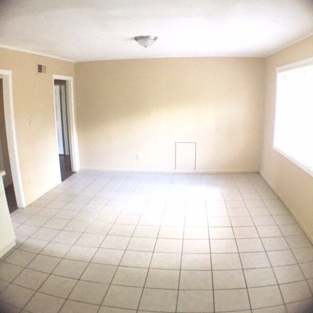 Building Photo - Lovely Home For Rent