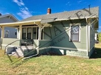 Building Photo - Two Bedroom Bungalow - East Side Location