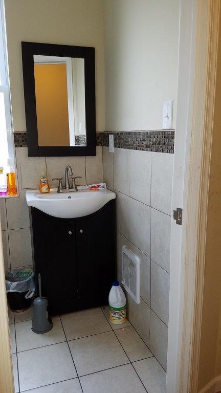 Building Photo - 2126 N Woodstock St