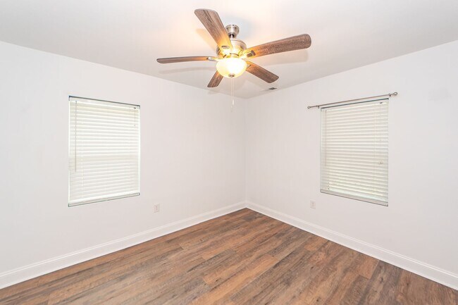 Building Photo - 4 Bedroom 2 Bath Home in Pinewood Vista - North Charleston