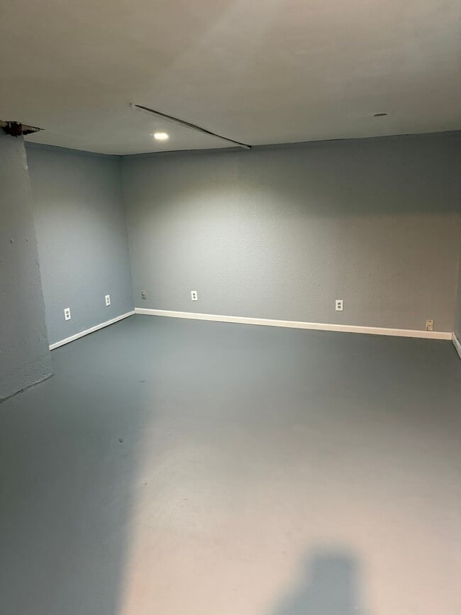 Building Photo - Move in Ready!