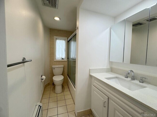 Building Photo - 5 Hall Ave