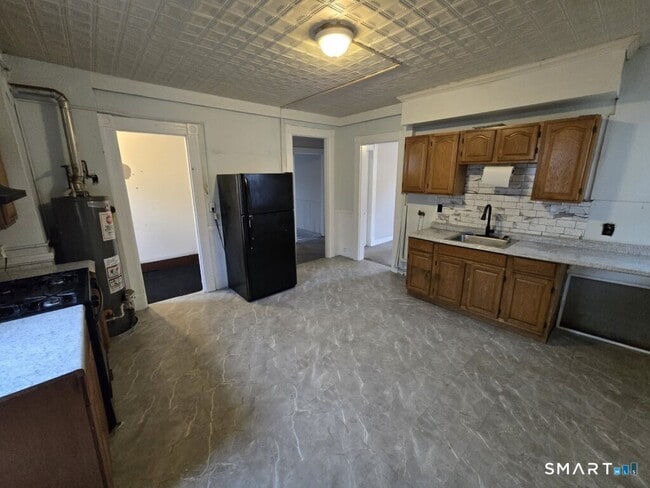 Building Photo - 779 E Main St