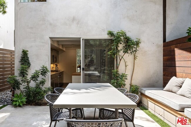 Building Photo - 720 Brooks Ave