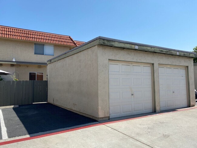 Building Photo - 637 Beverly Pl